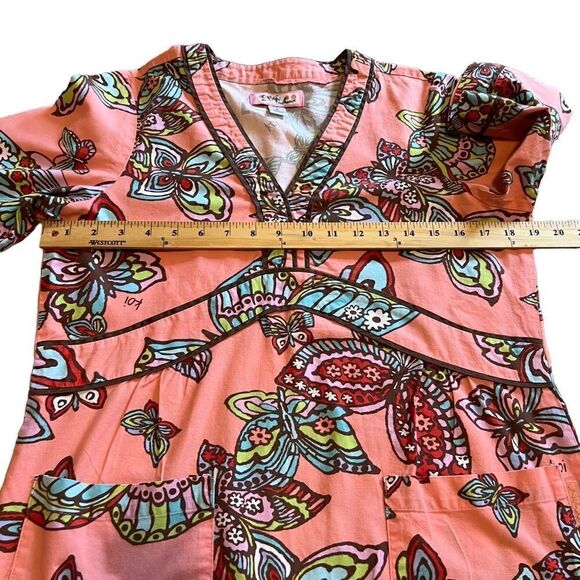 Koi Pink Butterfly Scrub Top with Brown Trim. Size Small. Good Condition!! - Picture 8 of 9